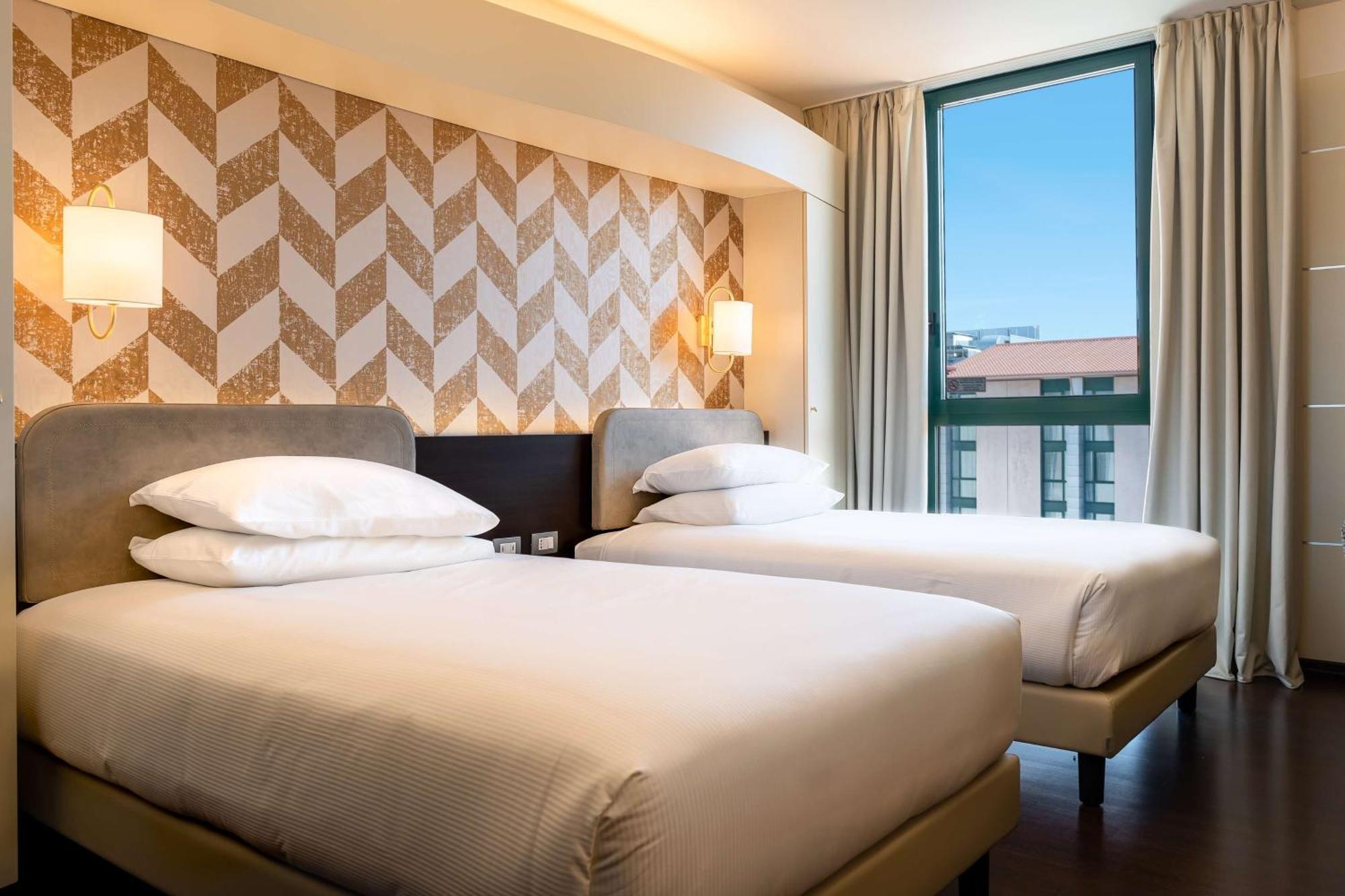 Doubletree By Hilton Milan Malpensa Solbiate Olona Hotel Екстериор снимка