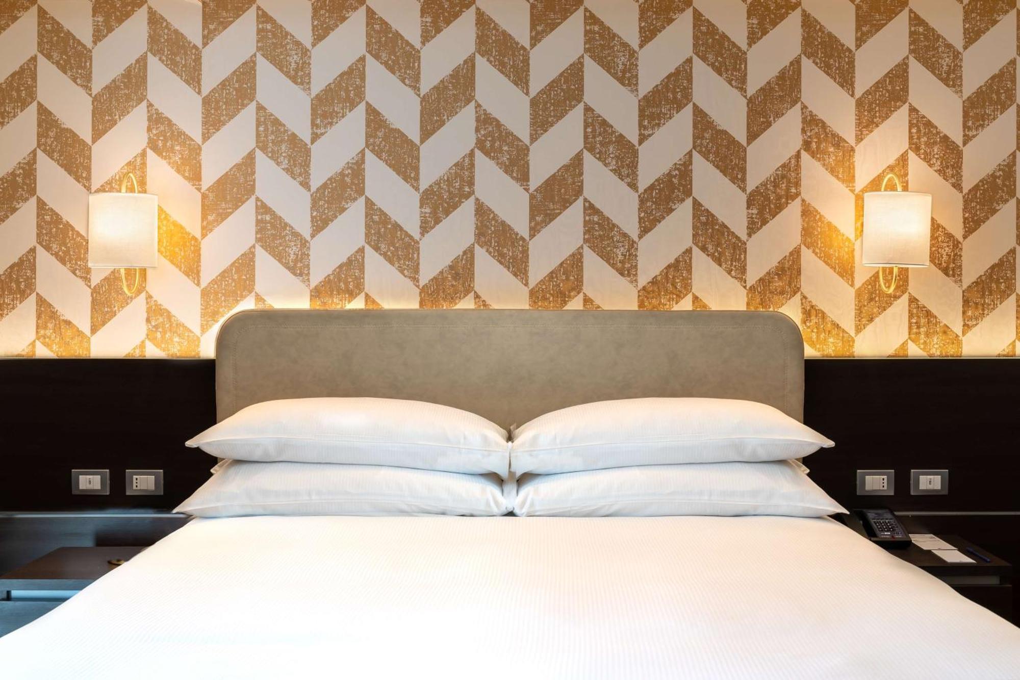 Doubletree By Hilton Milan Malpensa Solbiate Olona Hotel Екстериор снимка