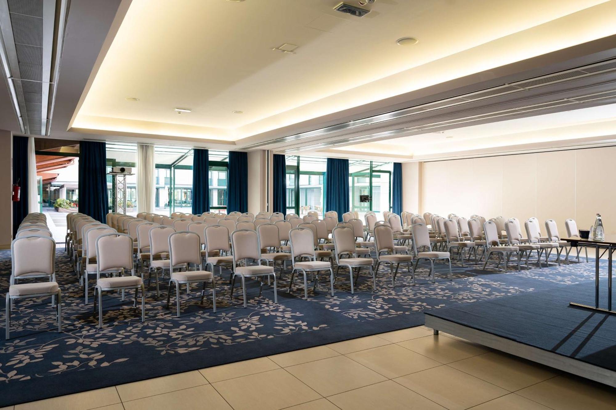Doubletree By Hilton Milan Malpensa Solbiate Olona Hotel Екстериор снимка