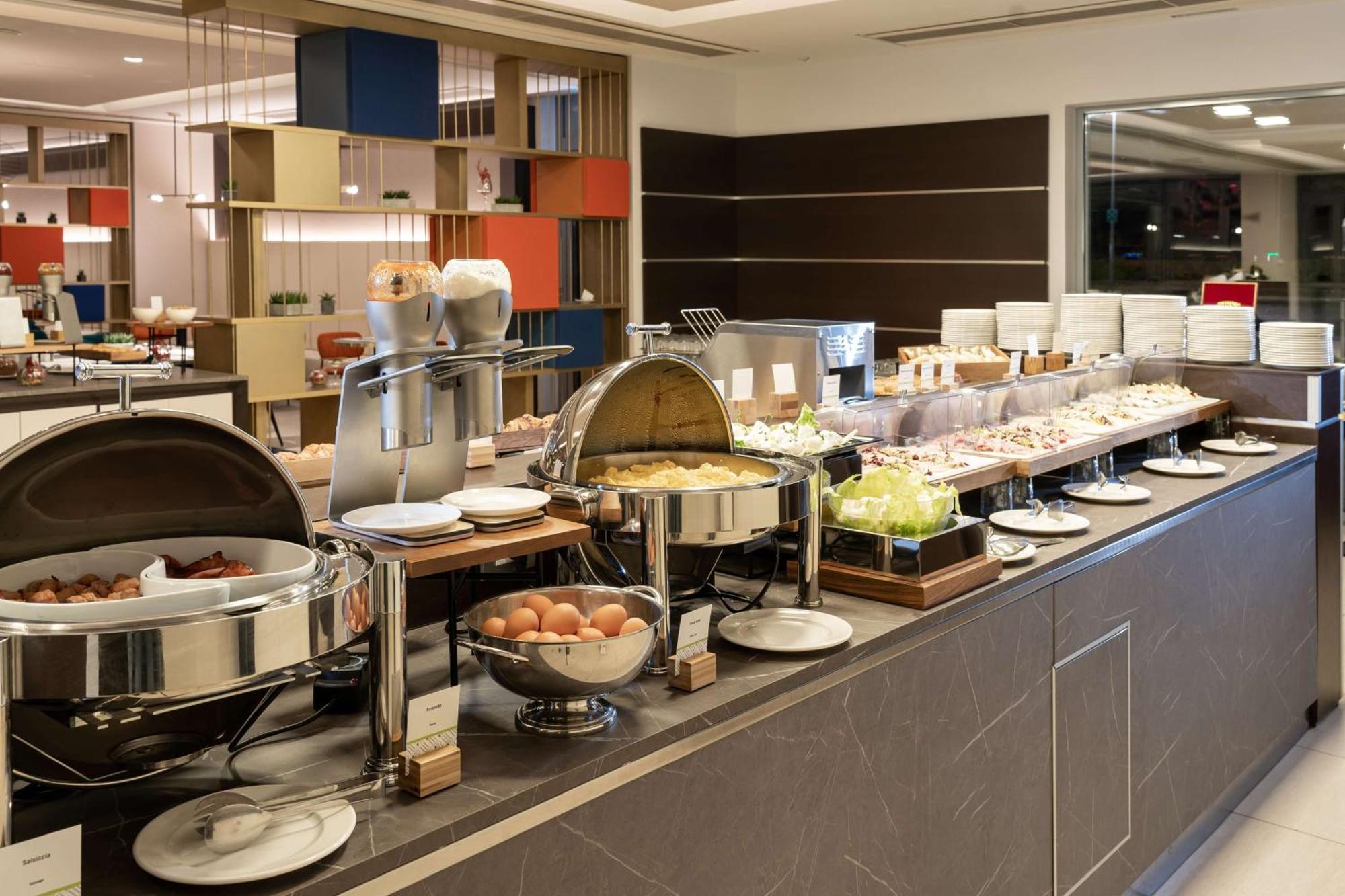 Doubletree By Hilton Milan Malpensa Solbiate Olona Hotel Екстериор снимка