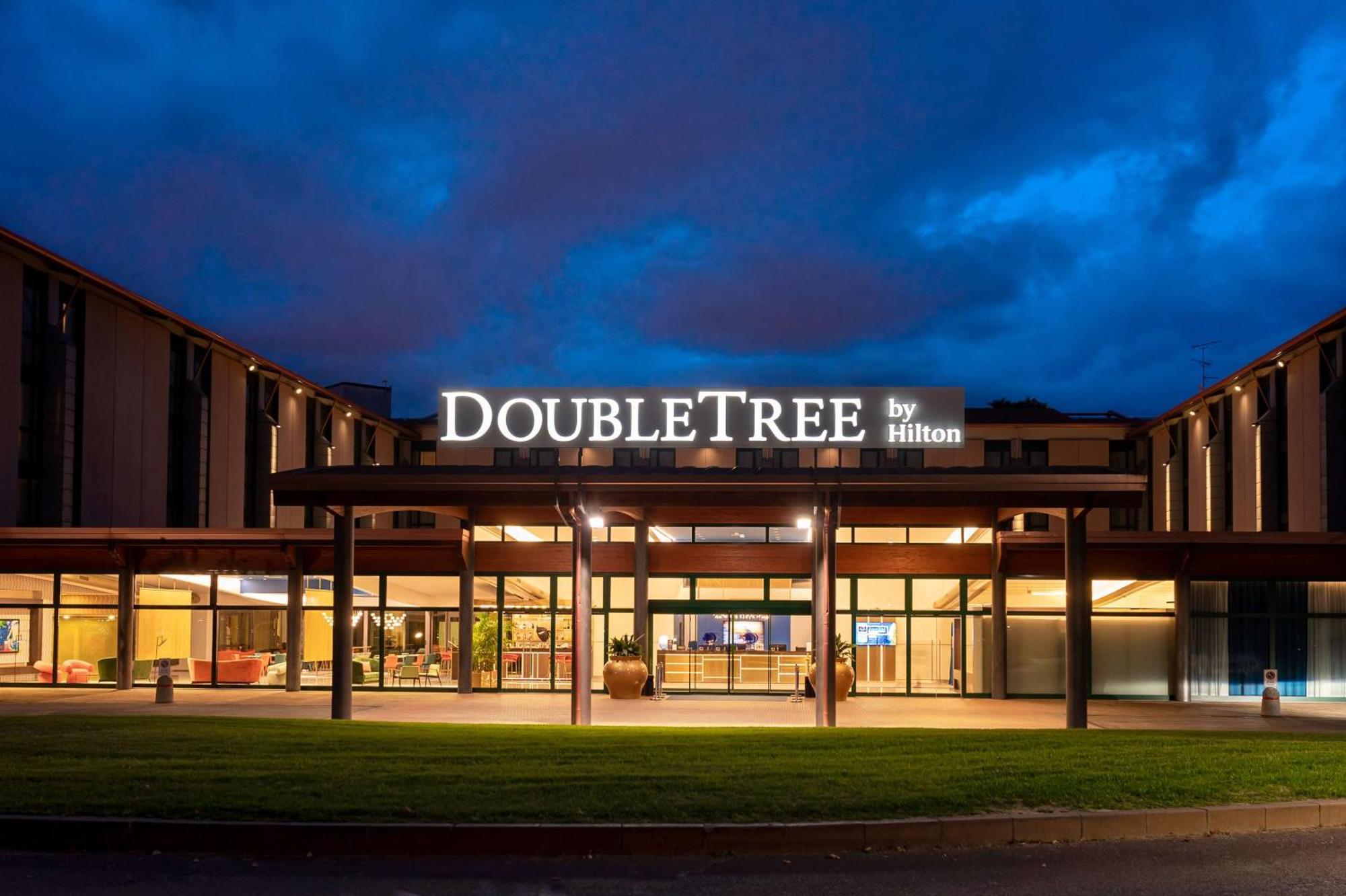 Doubletree By Hilton Milan Malpensa Solbiate Olona Hotel Екстериор снимка