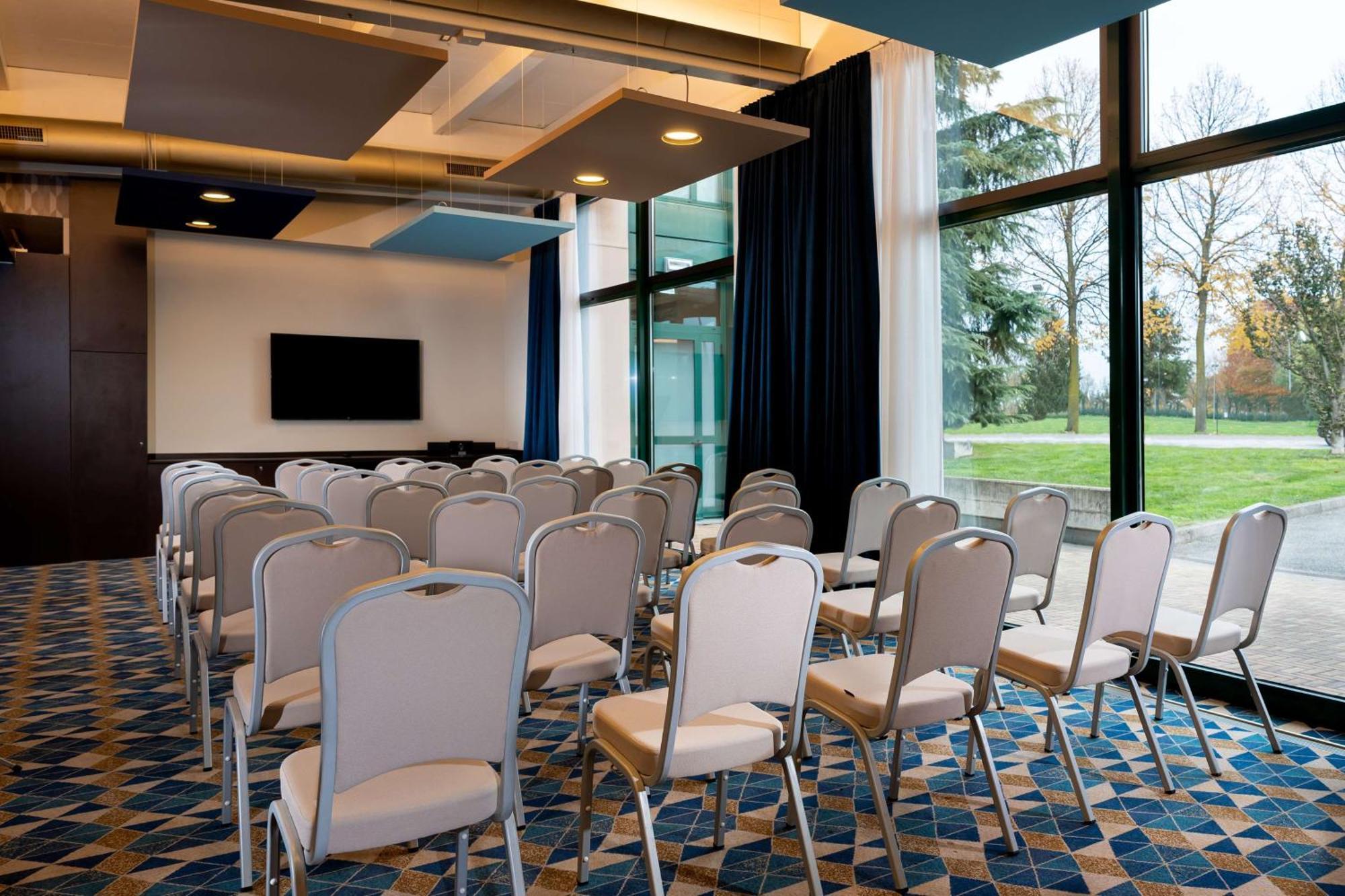 Doubletree By Hilton Milan Malpensa Solbiate Olona Hotel Екстериор снимка