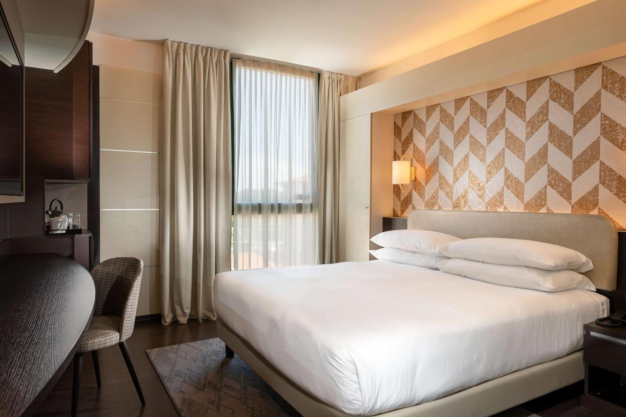 Doubletree By Hilton Milan Malpensa Solbiate Olona Hotel Екстериор снимка