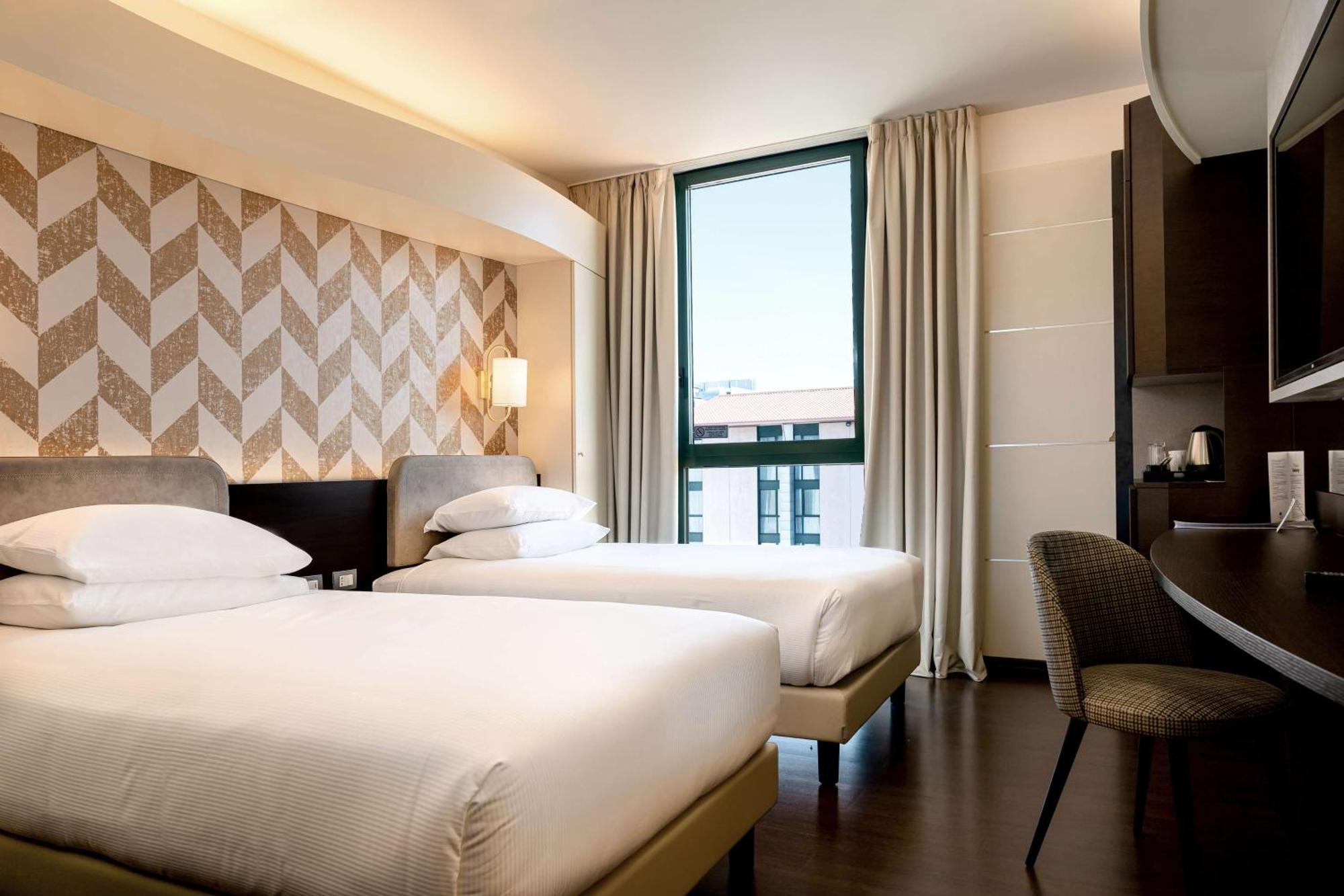 Doubletree By Hilton Milan Malpensa Solbiate Olona Hotel Екстериор снимка